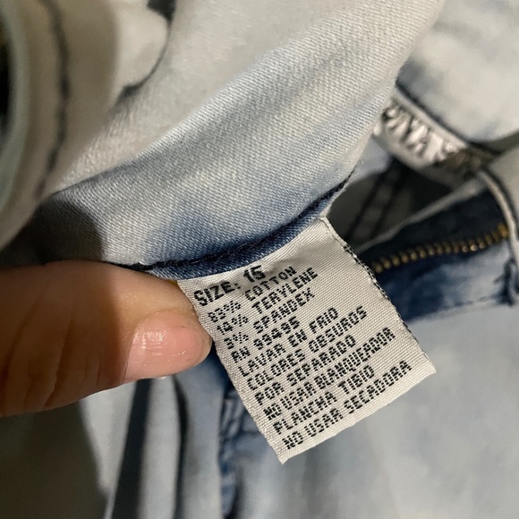 Short distressed blue jean Capris - Picture 6 of 6